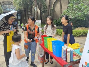 见“圾”行事 分“投”行动——半山御景小区开展垃圾分类“应分尽分”宣传活动